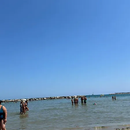 Fronte Mare - A Due Passi Dal Blu *