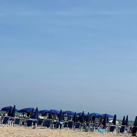 Fronte Mare - A Due Passi Dal Blu *