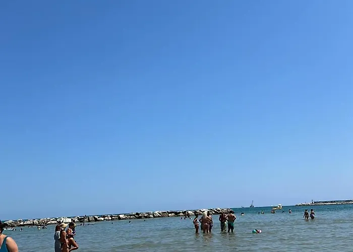 Fronte Mare - A Due Passi Dal Blu *