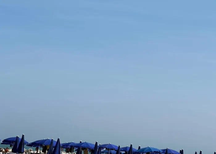 Fronte Mare - A Due Passi Dal Blu *